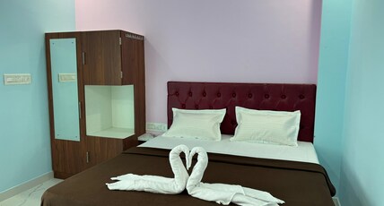 Redmoon Homestay Room Type - couple room AC