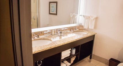 DoubleTree Suites by Hilton Hotel McAllen Room Type - 2 BDRM 1KG 2DBL TABLE NS