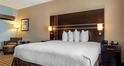 Best Western Plus North Odessa Inn & Suites Room Type - 1 King Bed, Communication Assistance, Bathtub, Non-Smoking, Full Breakfast