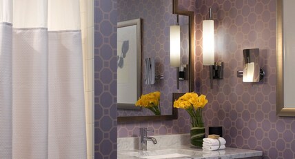 Kimpton HOTEL PALOMAR PHILADELPHIA, an IHG hotel Room Type - 1 King Communication Mobility Accessible City View