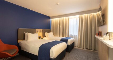 Holiday Inn Express POOLE Room Type - 2 Single Standard with Free Hot Breakfast