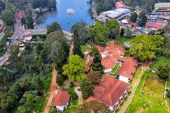 The Tredis Heritage by the Lake.