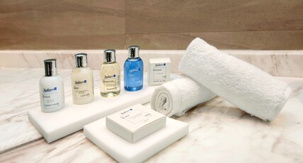 Radisson Blu Hotel & Resort, Abu Dhabi Corniche Room Type - Suite - Lounge Access