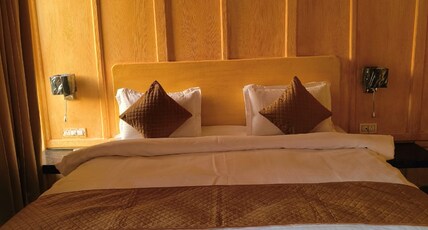 The Corbett Lads Room Type - 3 Bedroom Villa with Balcony and River View The Corbett Lads Room Type - 3 Bedroom Villa with Balcony and River View