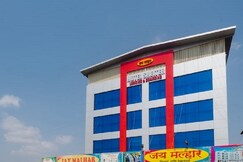 WOW 1001 Hotel Shelter