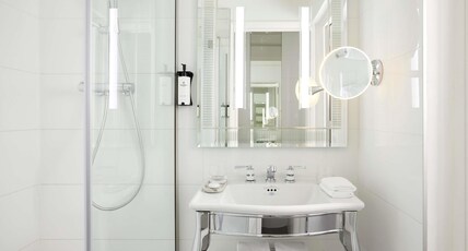 Sofitel Paris Baltimore Tour Eiffel Hotel Room Type - LUXURY ROOM with 1 queen size bed