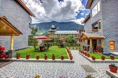 Snow Peak Retreat & Cottages (Centrally Heated- Hill View)