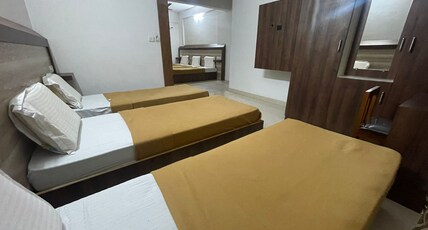 B SIX HOTEL Room Type - Deluxe Six Occupancyu ROOM AC