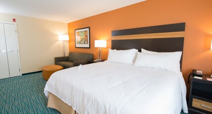 Holiday Inn Bismarck, an IHG Hotel Room Type - 1 King Premium