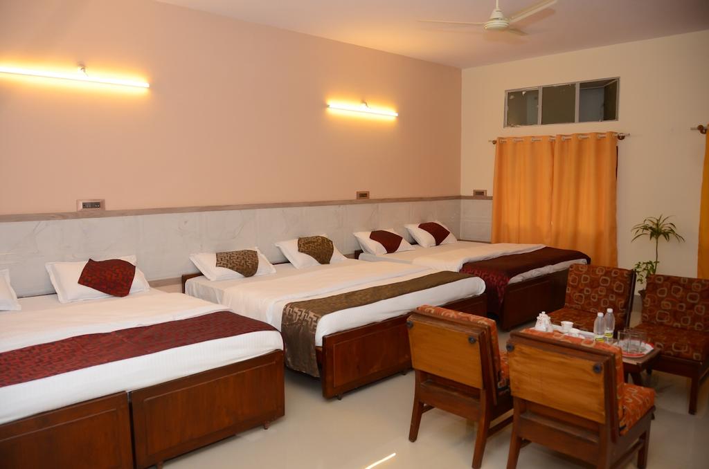 Hotel Kaveri By Prasad Hospitality - Tap to explore photos