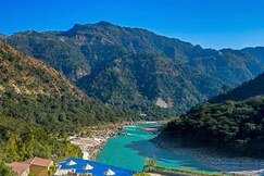 Luxurious 2BHK River View Pool Aloha on the Ganges