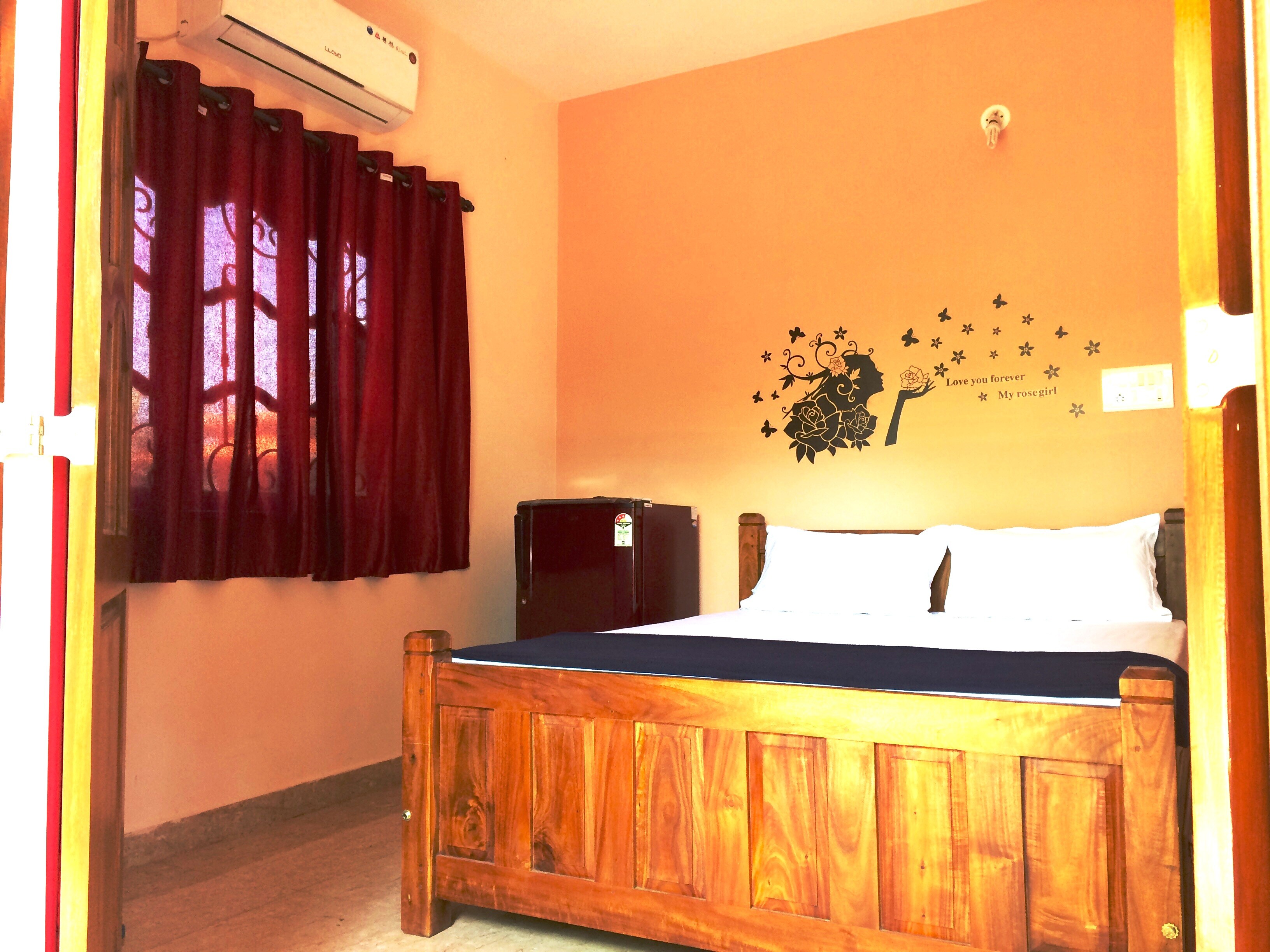 Sun Guest House & apartment - Tap to explore photos