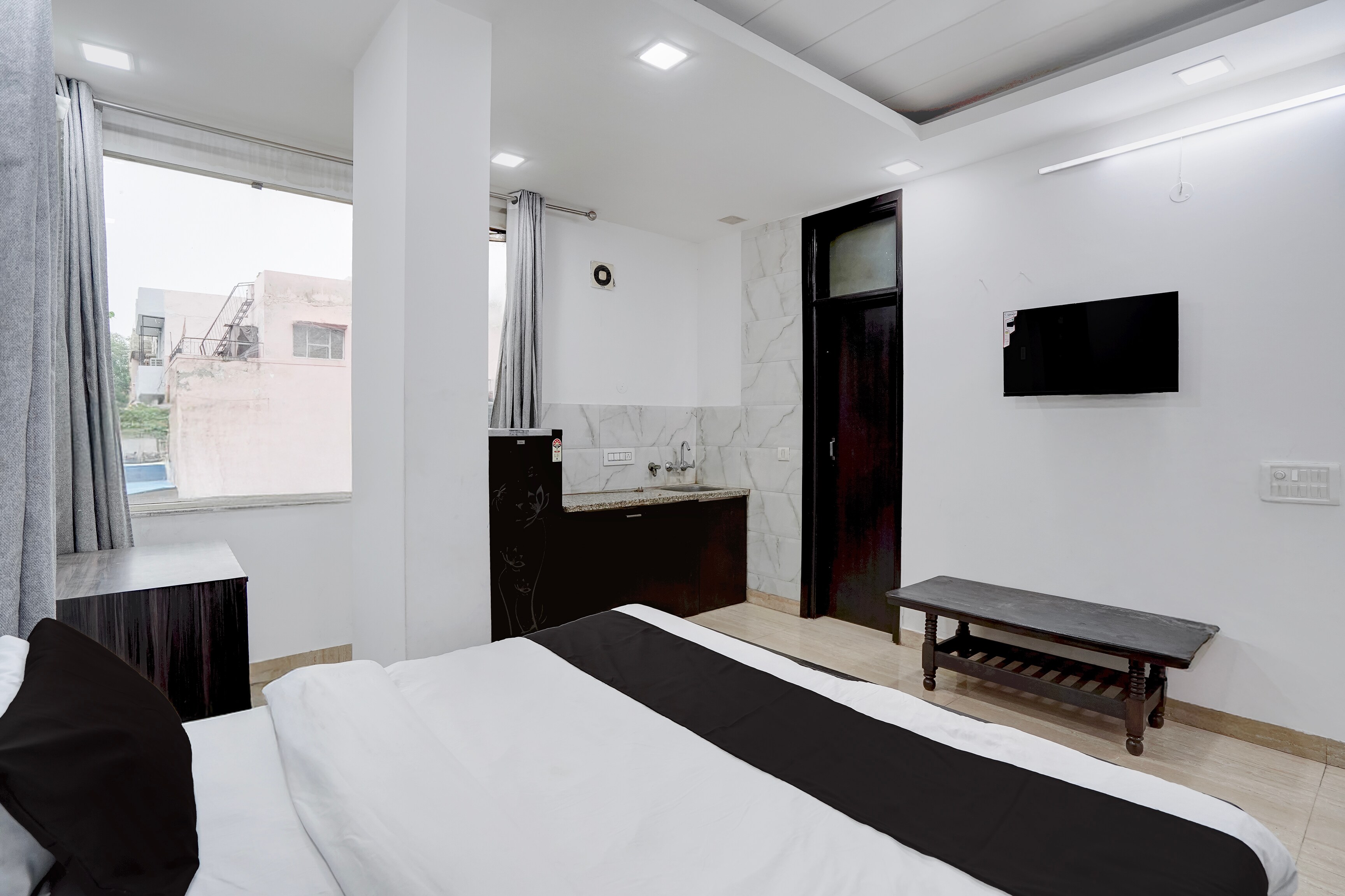 Hotel O Signature Villa - Tap to explore photos