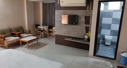 HOTEL CITY LIGHT Room Type - Deluxe Twin Room