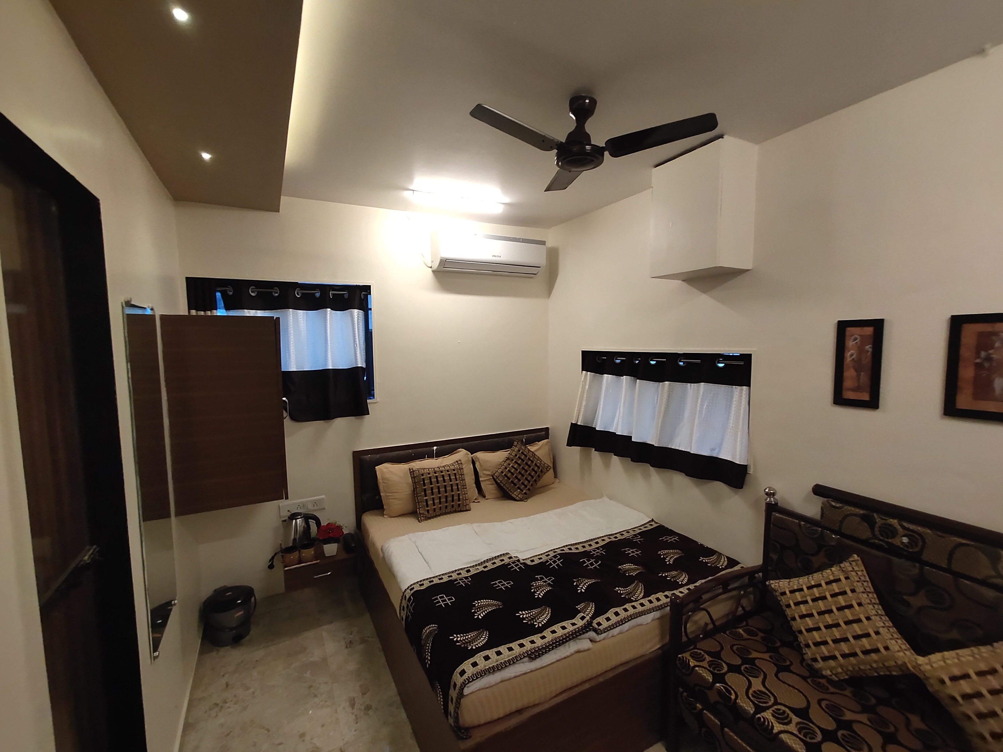 Hotel Arabiana- Colaba - Tap to explore photos