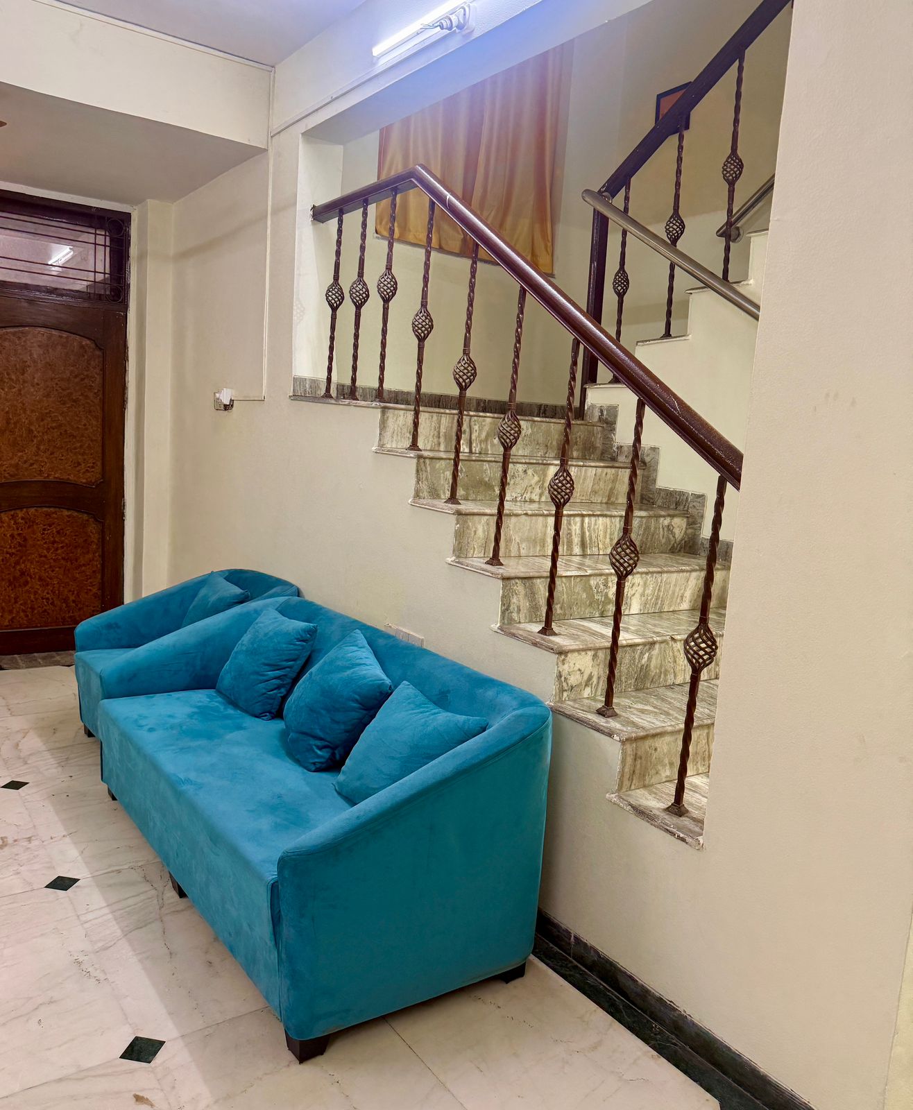 Elite Hostel- A Stay For Solo Travellers - Tap to explore photos