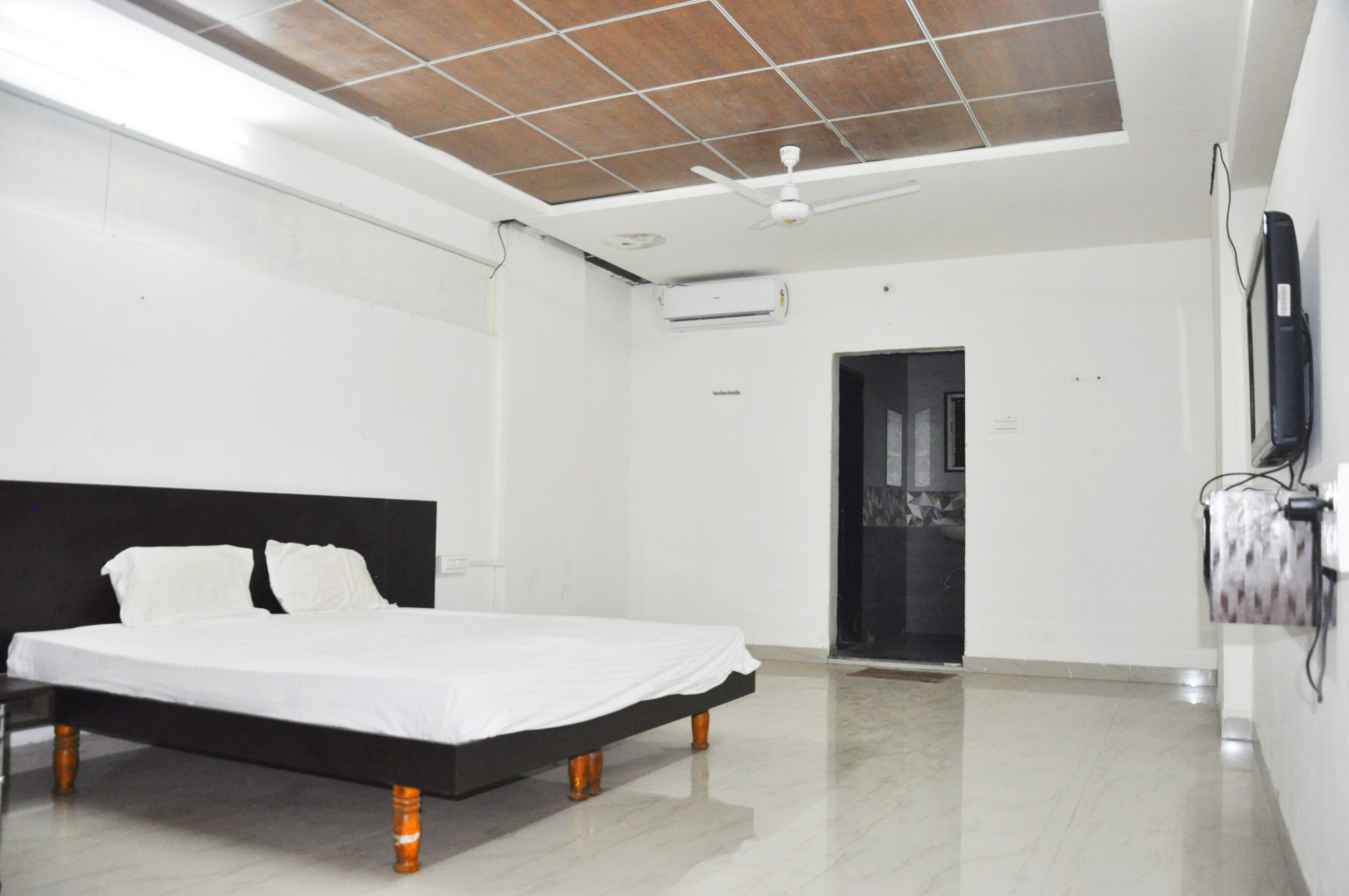 Hotel Atithi Executive - Tap to explore photos