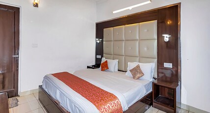 Hotel Kapoor Inn Room Type - Deluxe room