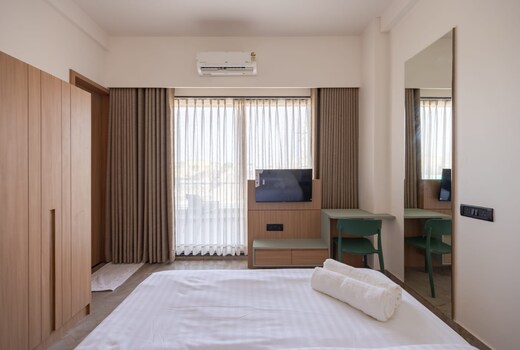 Shivam Hotel, Madhavpur