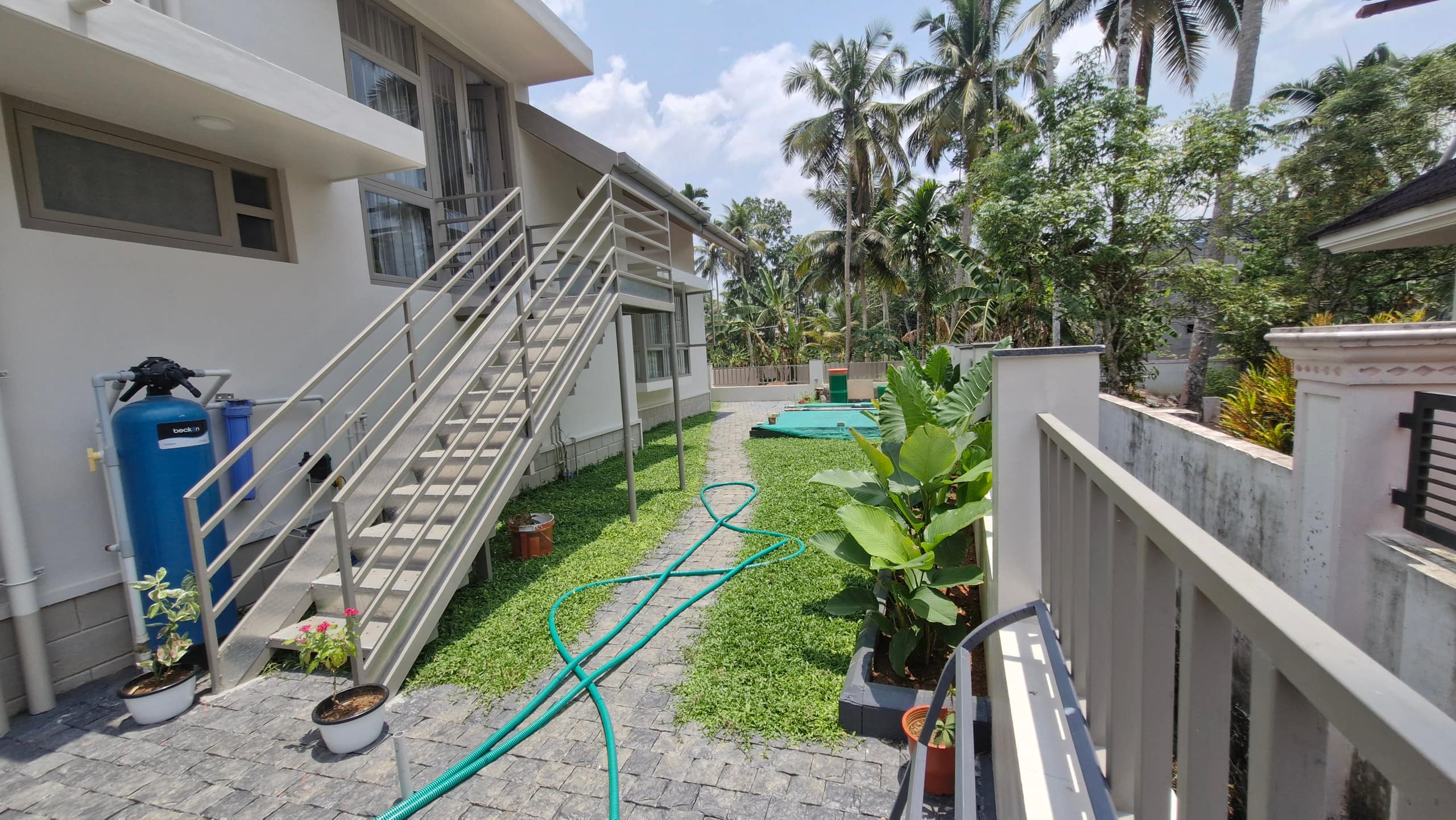 Cobblestone Cottage 2BHK Upper Floor - Tap to explore photos
