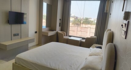 Crystal Cox Room Type - bedroom 2