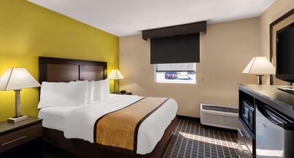 Best Western Adena Inn Room Type - Accessible - 1 King, Mobility Accessible, Roll In Shower, Larger Room, Microwave And Refrigerator, W Best Western Adena Inn Room Type - Accessible - 1 King, Mobility Accessible, Roll In Shower, Larger Room, Microwave And Refrigerator, W