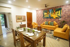 Spacious 3BHK Apt for Families near Medanta Hospital