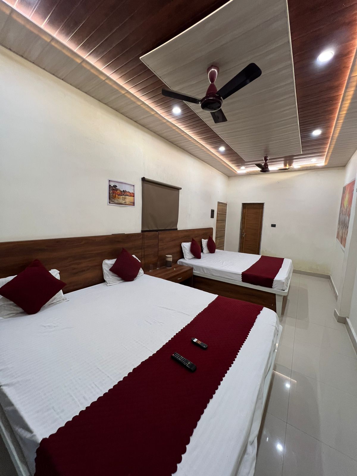 Unnati Paying Guest House | Near Kal Bhairav Temple - Tap to explore photos