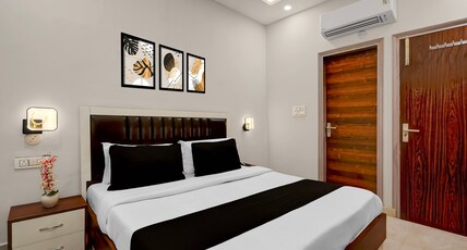 Super Collection O Kharar Bus Terminal Formerly HotelKamboj Room Type - Super Deluxe Room