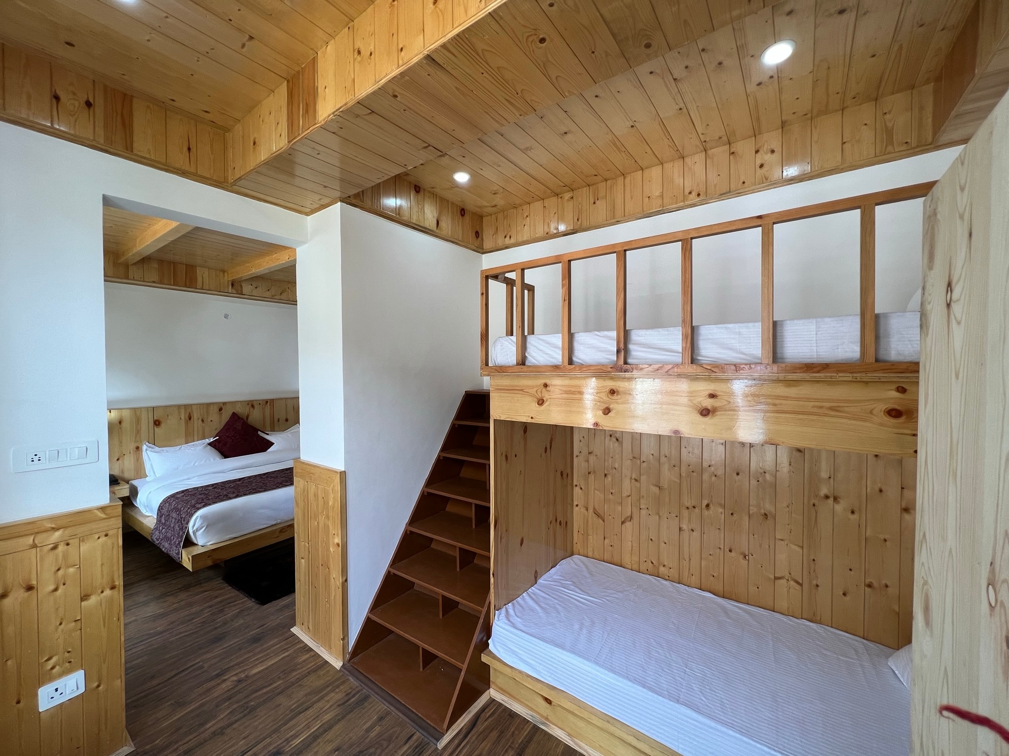 Hotel Sakura Palace - Tap to explore photos