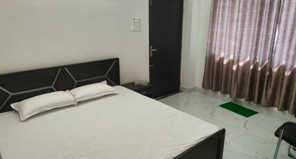 ARJUN GUEST HOUSE Room Type - Delux