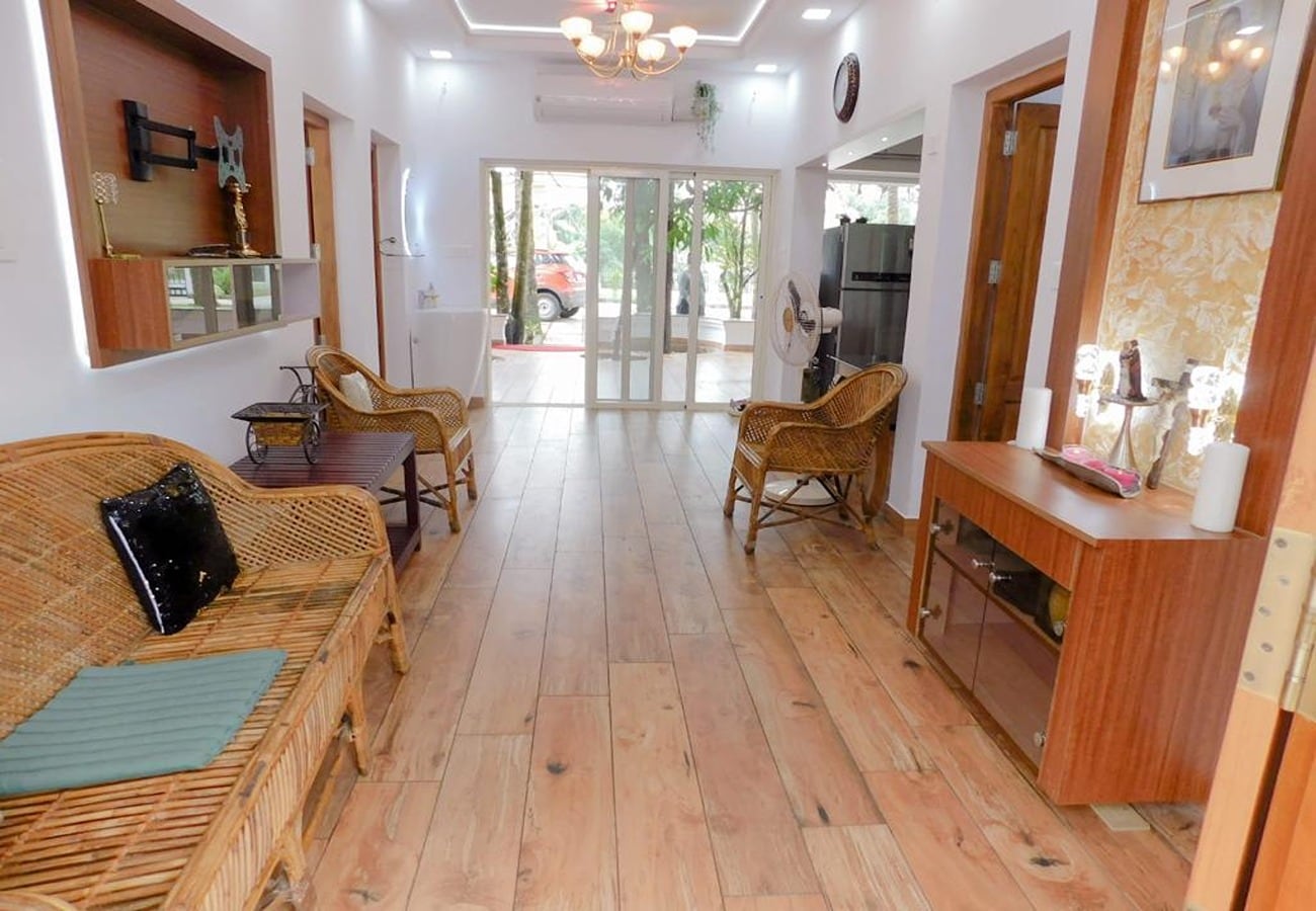 LEE'S WATER VALLEY 2BHK - Tap to explore photos