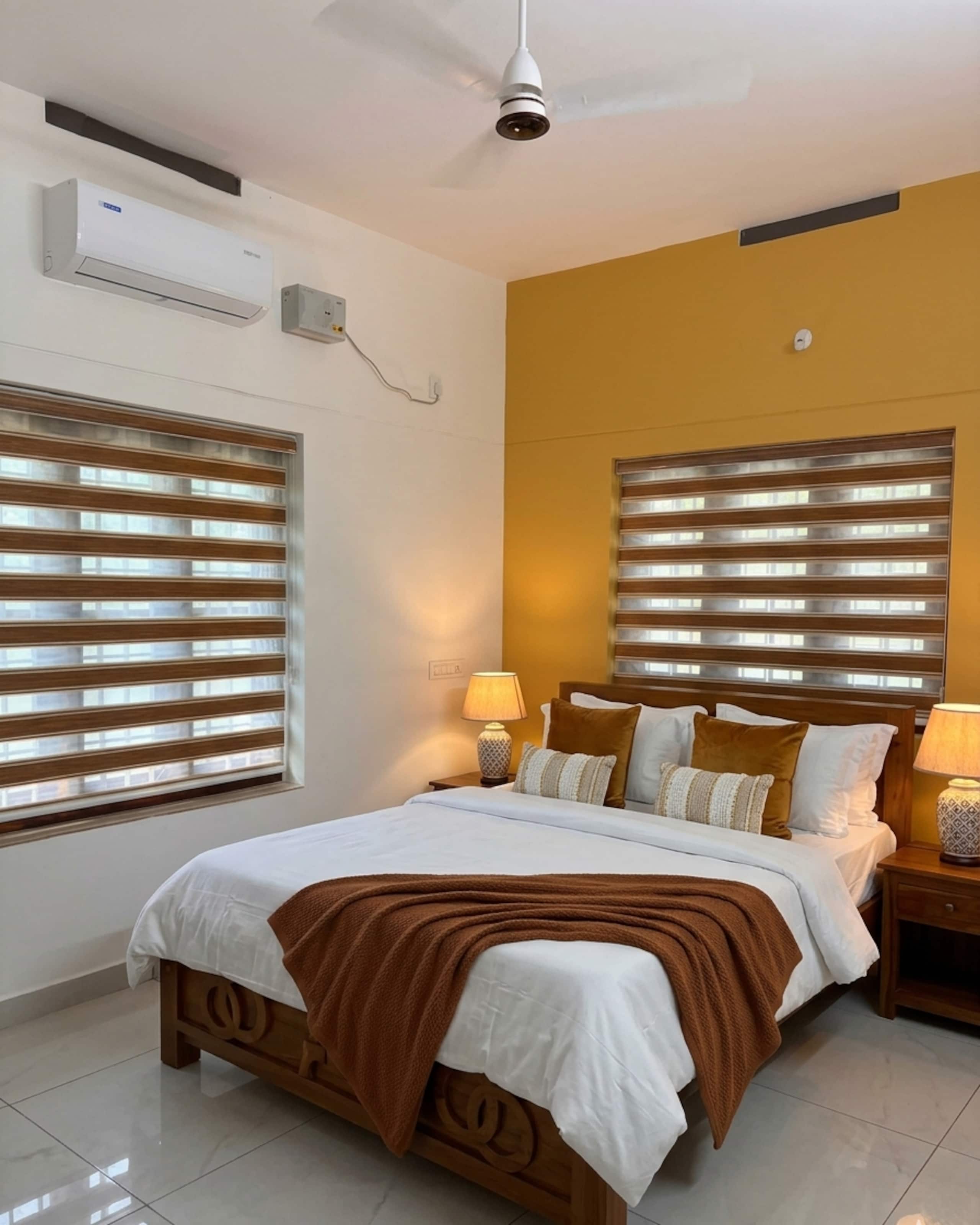 VAR Teak Haus AC 4BHK 10 min drive beach cliff - Tap to explore photos