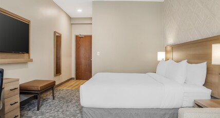 Best Western Plus Bridgewater Hotel & Convention Centre Room Type - 1 King Bed, Non-Smoking, Sofabed, Microwave And Refrigerator, Wi-Fi, Shower, Full Breakfast Best Western Plus Bridgewater Hotel & Convention Centre Room Type - 1 King Bed, Non-Smoking, Sofabed, Microwave And Refrigerator, Wi-Fi, Shower, Full Breakfast
