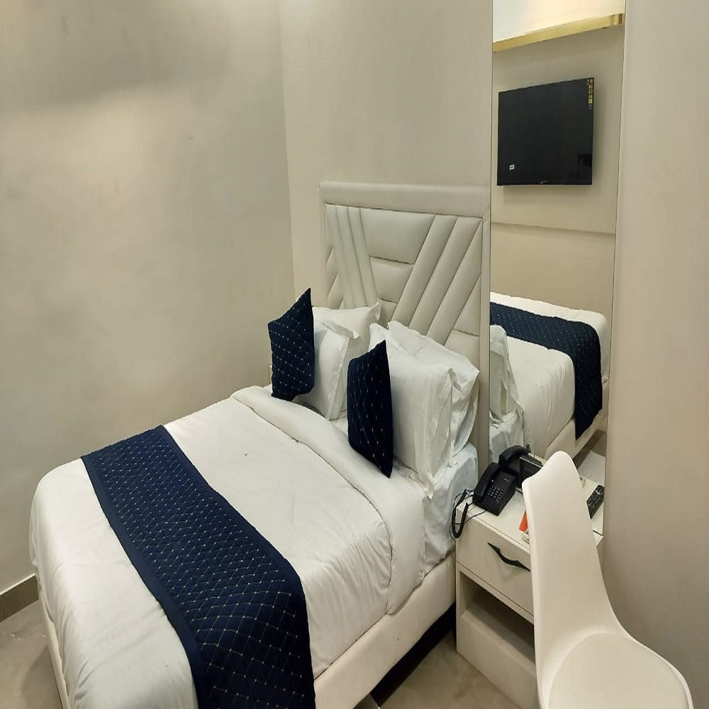 Hotel Amaze - Tap to explore photos