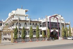 HOTEL RAJMAHAL
