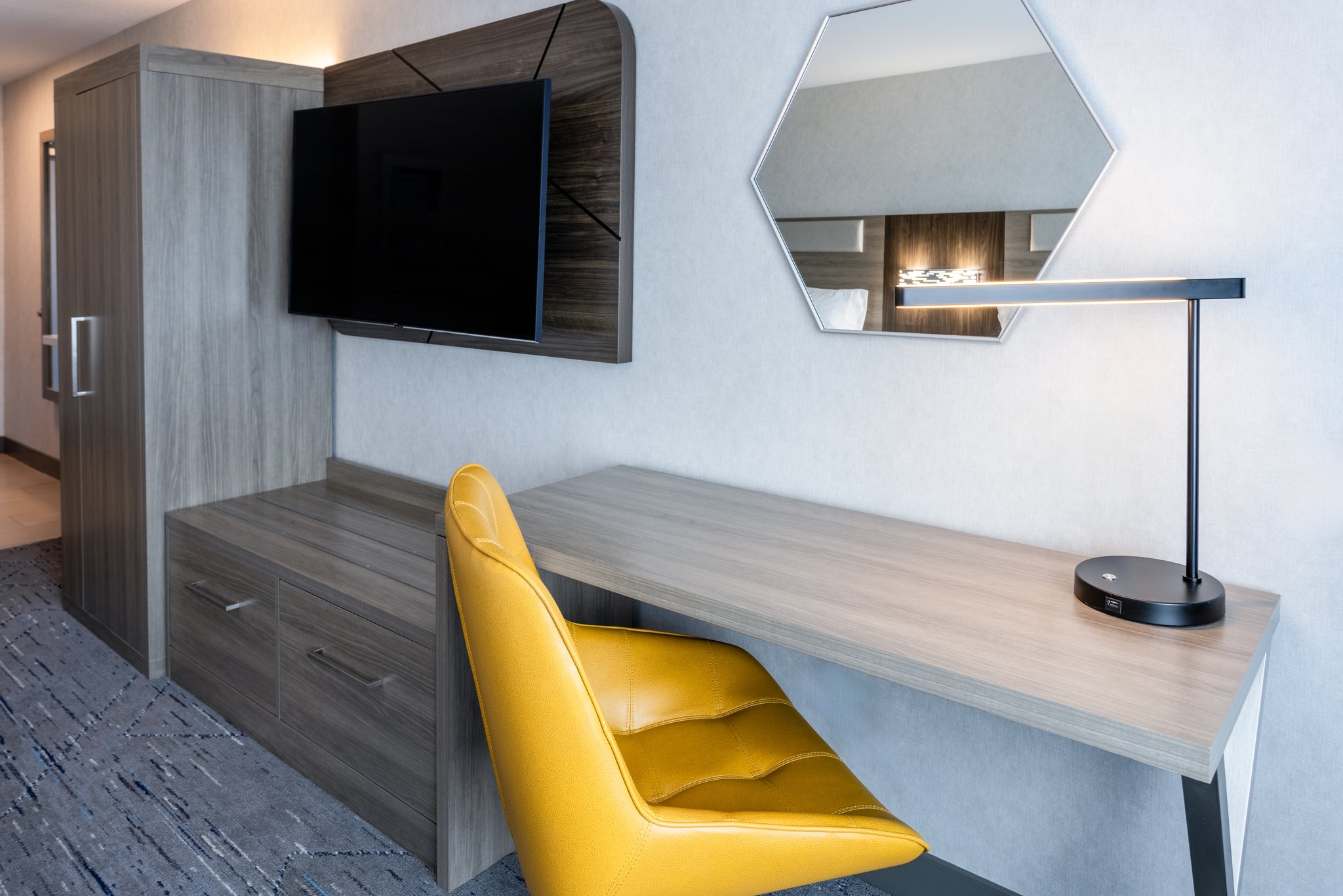Holiday Inn Express Hotel & Suites Dewitt - Syracuse - Tap to explore photos