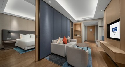 Holiday Inn Express YIXING Room Type - 1 King Suite Kids Theme