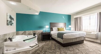 Best Western Plus Sebastian Hotel & Suites Room Type - Suite-1 King Bed, Non-Smoking, Jacuzzi, Microwave And Refrigerator, Dvd Player, High Speed Internet 