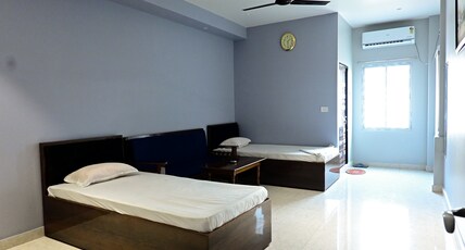 Hotel Sayan Room Type - AC Luxury Room with Twin Beds