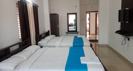 Hotel Blue Rays Room Type - Deluxe Grand Room (AC)