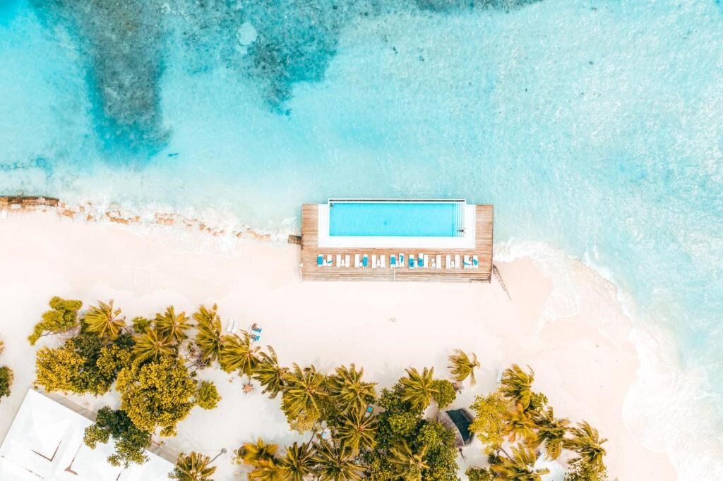 Sandies Bathala Maldives - Tap to explore photos