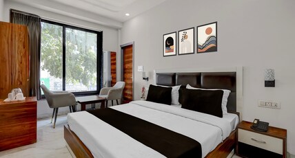 Super Collection O Kharar Bus Terminal Formerly HotelKamboj Room Type - Deluxe