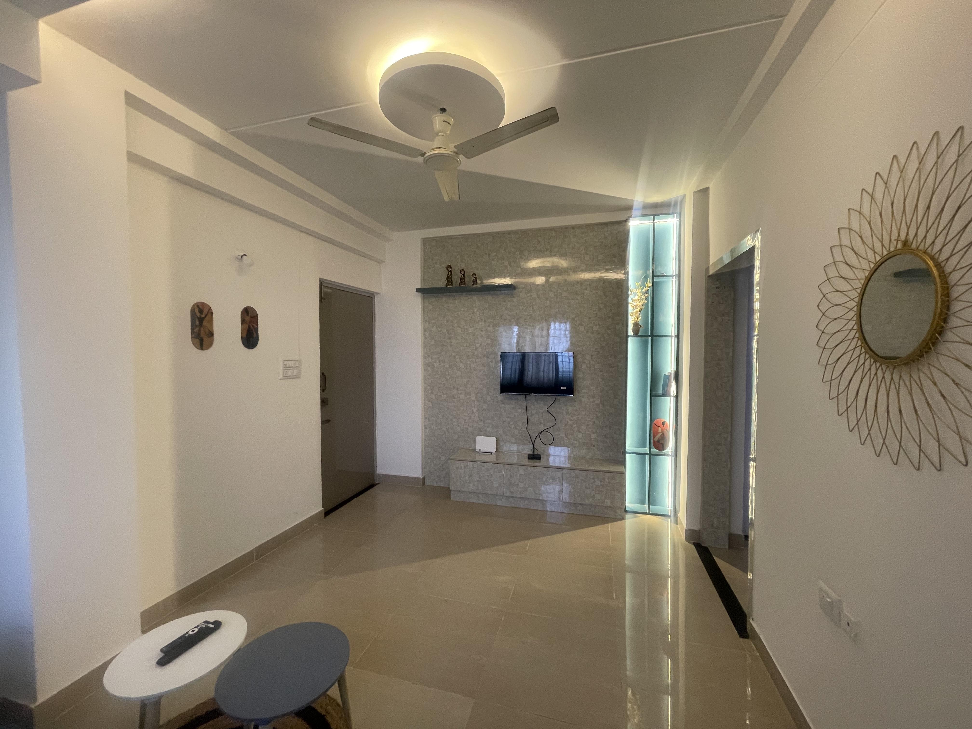 Greenfall Big 2BHK flat, 10 min to IKEA Whitefield - Tap to explore photos