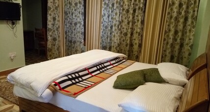 The Golden Peak Mukteshwar Room Type - Deluxe Room