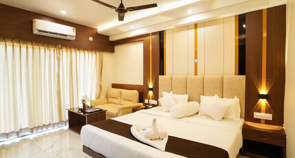 Royal Palace Beach Resort Room Type - Deluxe Room With Balcony city view