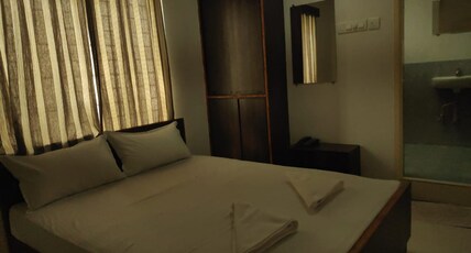 Hotel Sri Dhevi Room Type - Deluxe AC Double