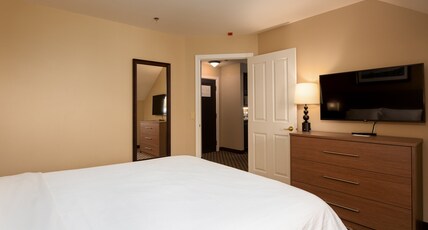 Holiday Inn Express & Suites TREMBLANT Room Type - 1 Queen Standard with Sofa Bed Living Area Holiday Inn Express & Suites TREMBLANT Room Type - 1 Queen Standard with Sofa Bed Living Area
