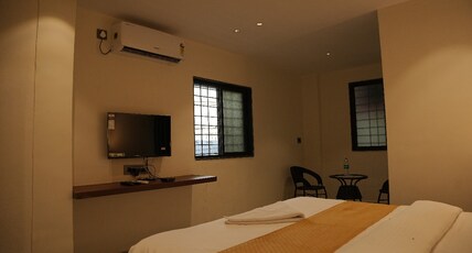 Hotel KS Executive Room Type - Deluxe Queen Bed Room