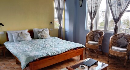 La Kupar Inn Room Type - Standard Double Bed Room with Balcony (Garden View)